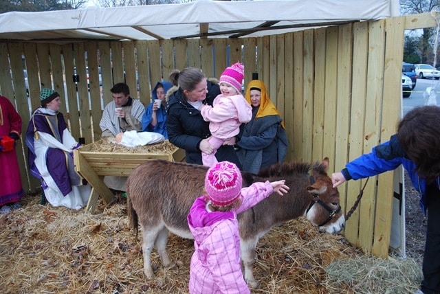 Mommy and Me Monday- The 44th edition- Live Nativity Scene