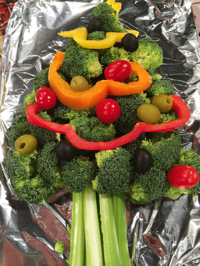 easy veggie tray shaped like a christmas tree
