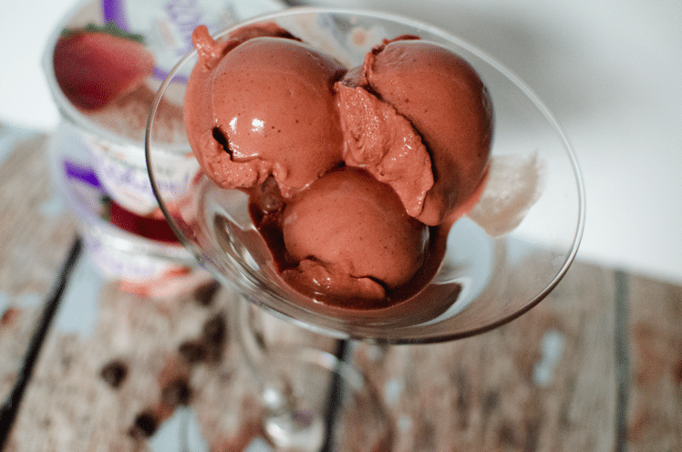 Chocolate-Dipped-Strawberry-Frozen-Yogurt-
