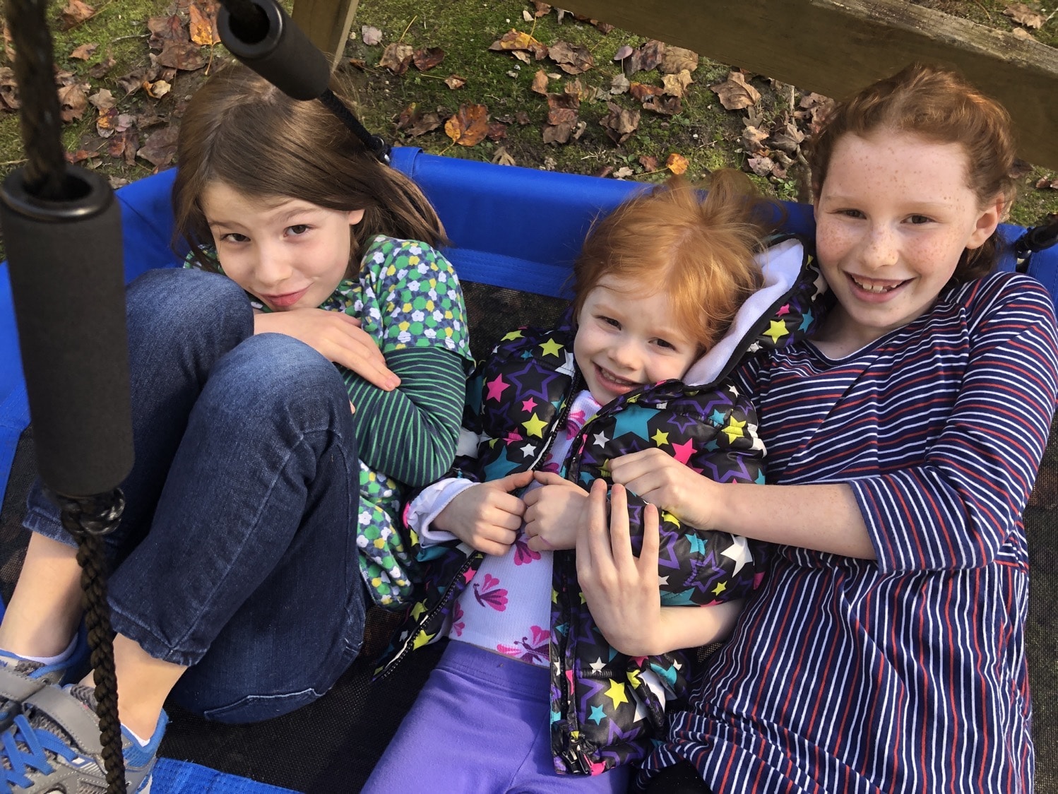 how many can fit on the swing
