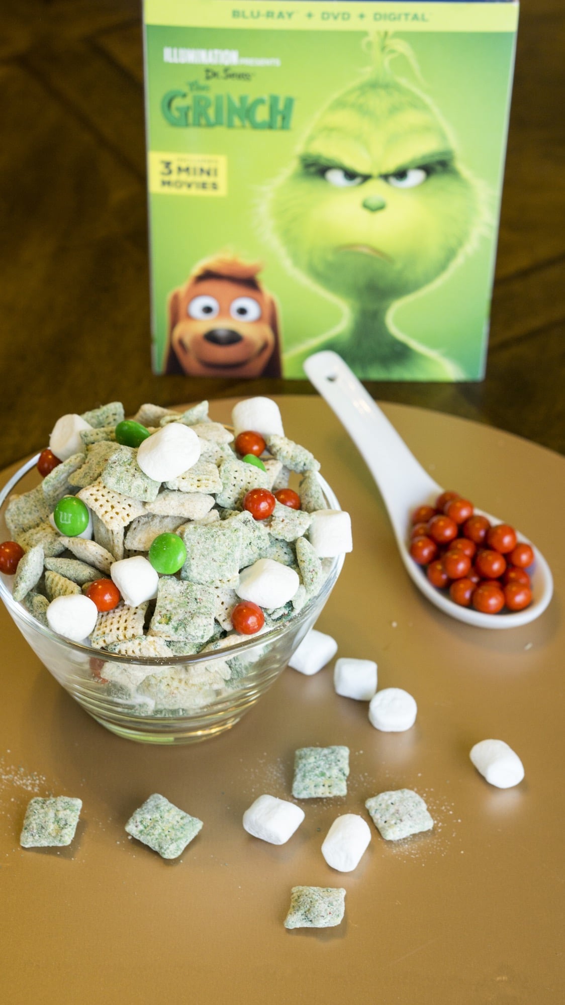 Grinch Peanut Butter Snack Mix
