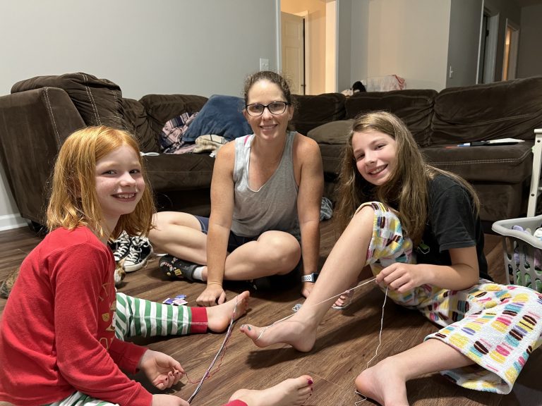 Making Friendship Bracelets | Mommy and Me Monday | 647th ed