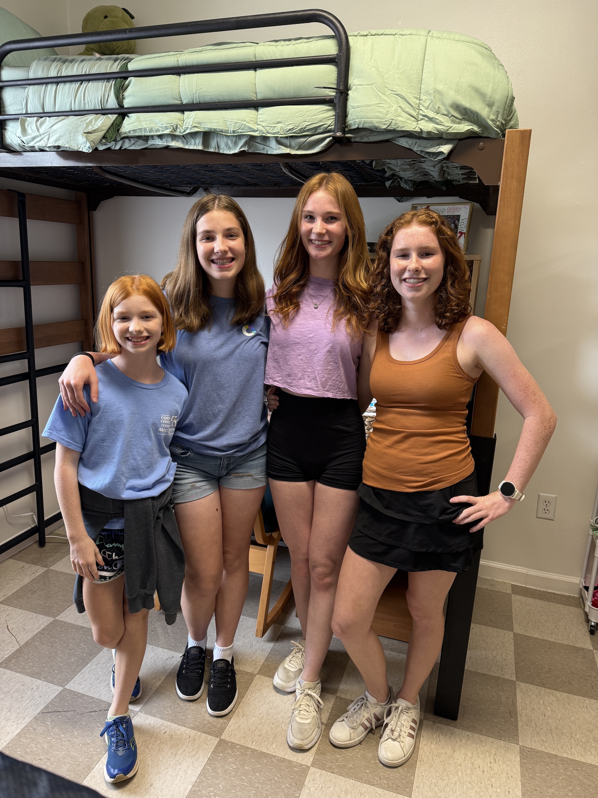 sisters at college move in day